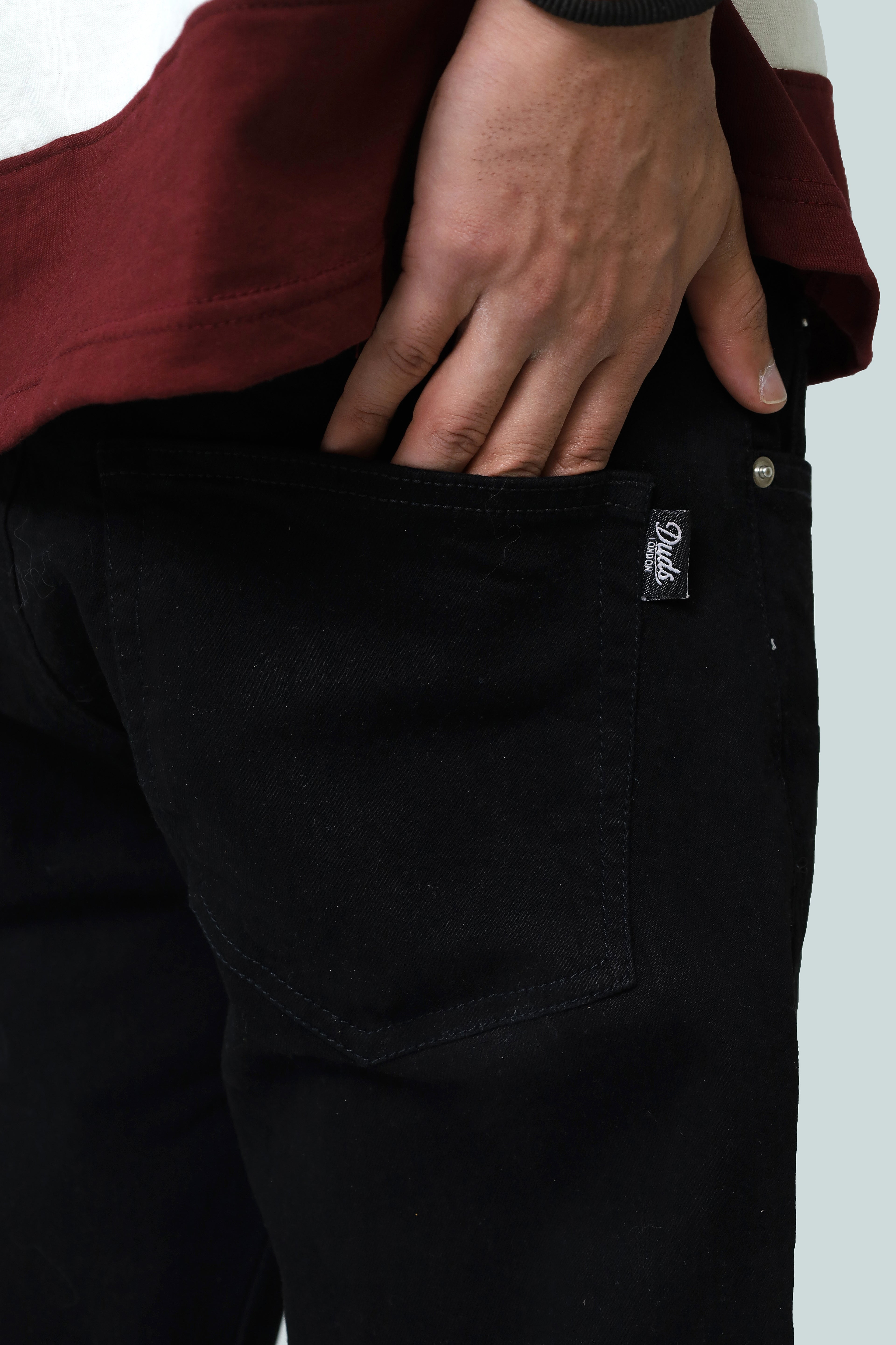 NOIR STRAIGHT FIT JEANS