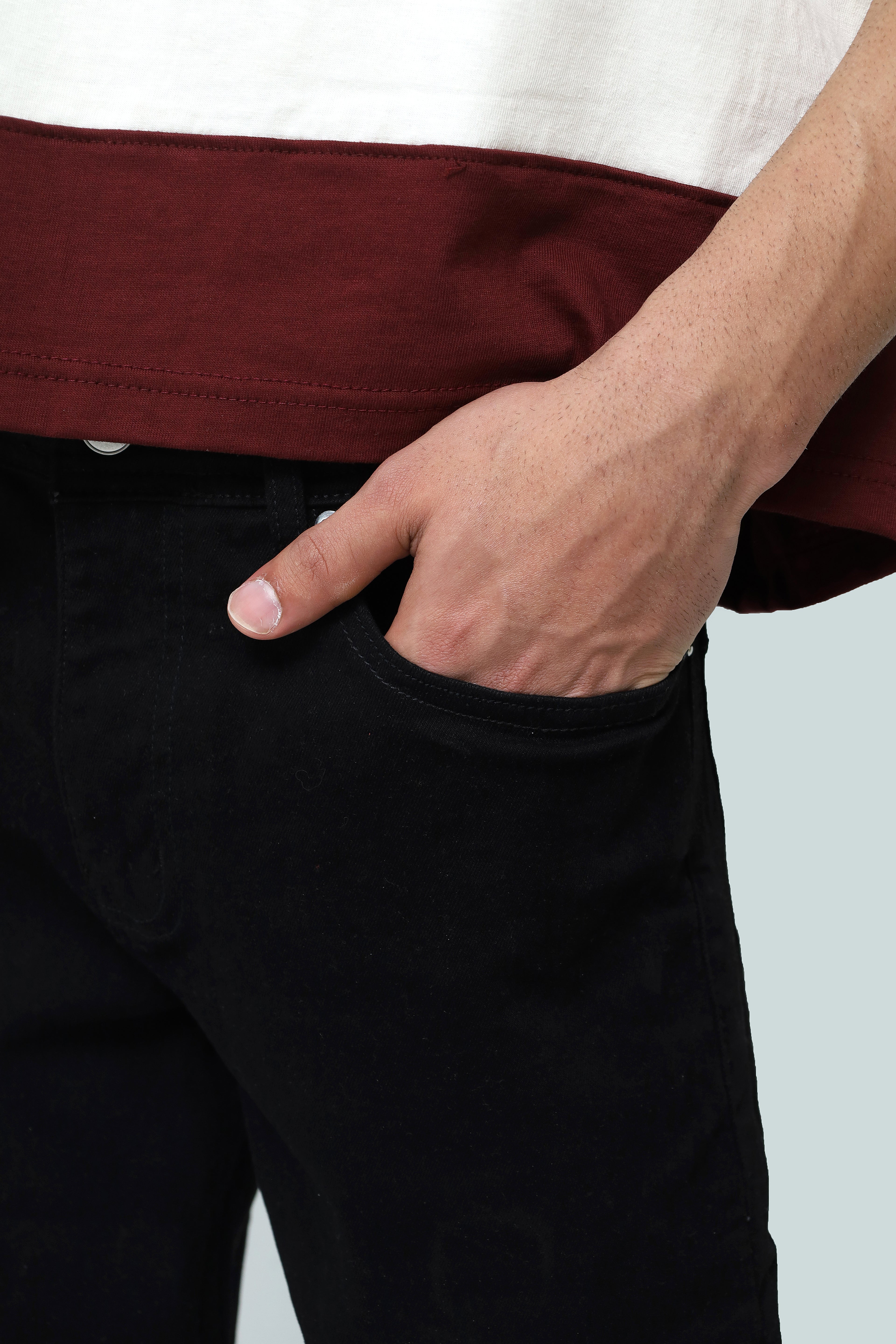 NOIR STRAIGHT FIT JEANS